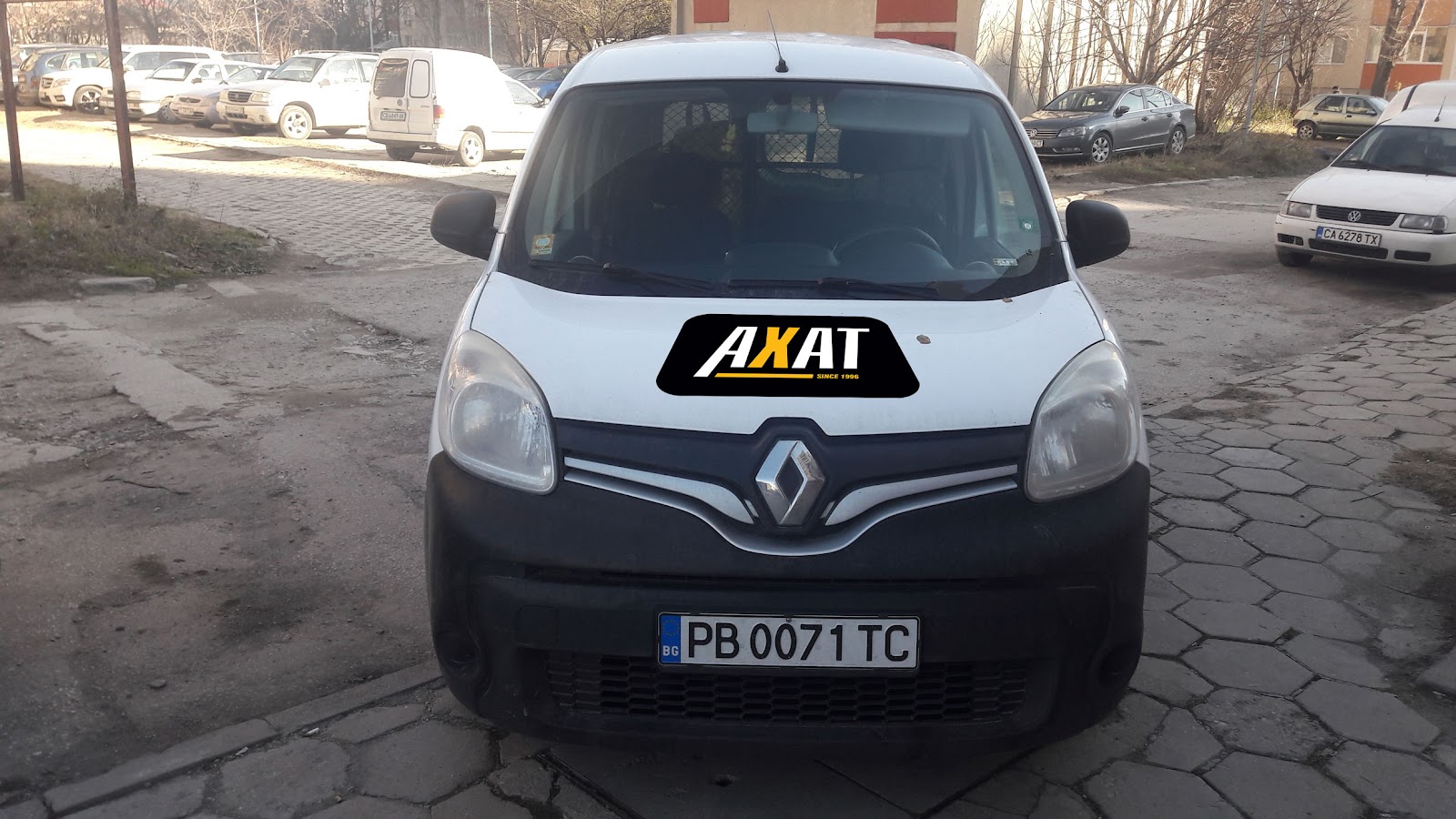 AHAT vehicle branding — Renault, front